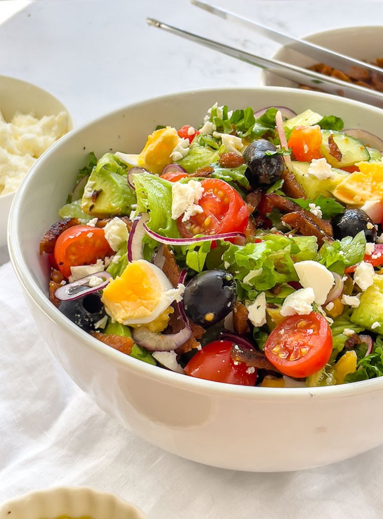 Ruokaisampi kreikkalainen salaatti