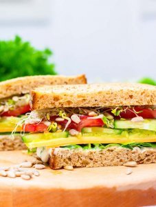 Juusto-kasvis sandwich